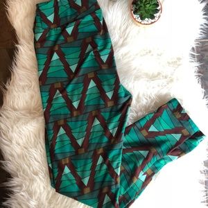 LulaRoe Christmas Tree Leggings - T&C
